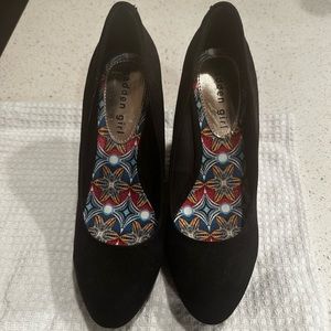 Madden Girl Velvet Wedge size 7